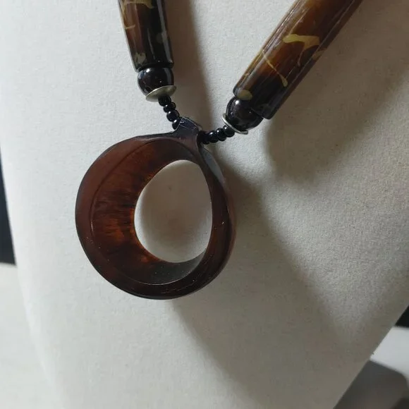 Brown Tan Horn Pendant Necklace Vintage Seed Beaded Strand Barrel Clasp Resin - Picture 16 of 16